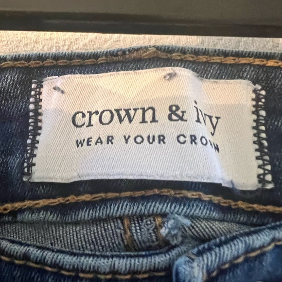 crown & ivy Blue Ankle Cropped Jeans with Distressed Hem - Picture 5 of 6